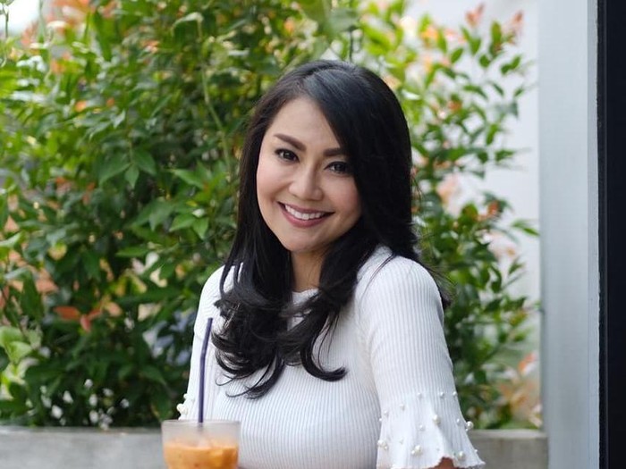 Makin Cantik di Usia 44 Tahun, Tessa Kaunang Hobi Makan Bakso