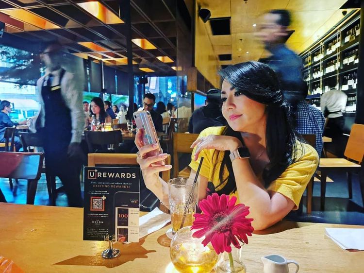 Makin Cantik di Usia 44 Tahun, Tessa Kaunang Hobi Makan Bakso