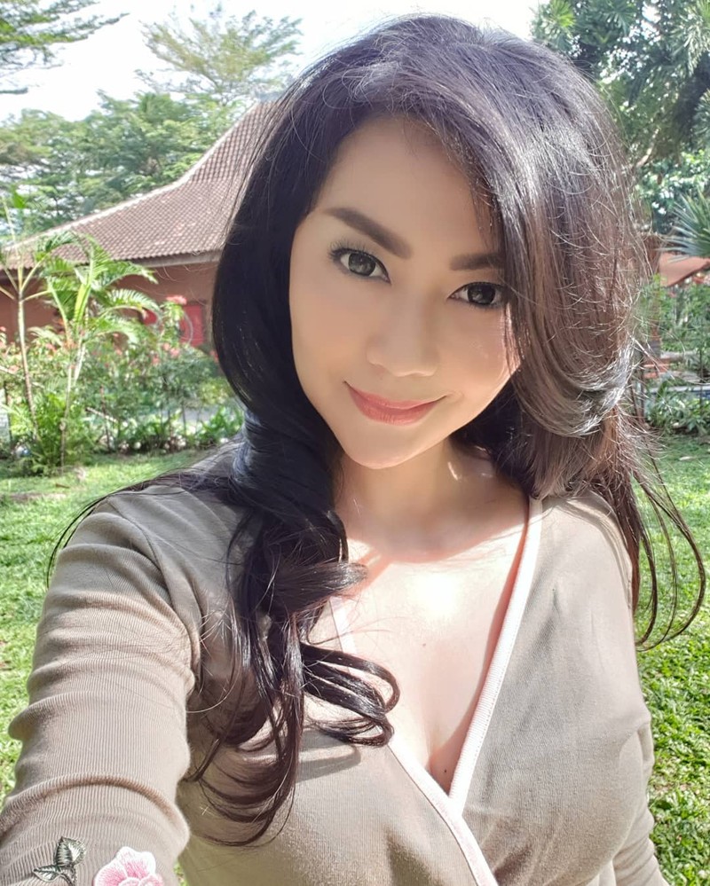 Makin Cantik di Usia 44 Tahun, Tessa Kaunang Hobi Makan Bakso Makin Cantik di Usia 44 Tahun, Tessa Kaunang Hobi Makan Bakso