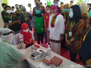 Menaker Kampanyekan Gerakan Pekerja Sehat di Pabrik Rokok Mojokerto