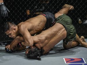 ONE Championship: Eko Roni Menang, Kiamrian Abbasov Juara Dunia Lagi