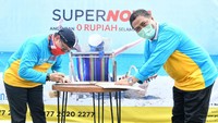 Direktur Consumer and Commercial Lending PT Bank Tabungan Negara (Persero) Tbk. Hirwandi Gafar (kanan) bersama Direktur Utama PT Adhi Commuter Properti Rizkan Firman menandatangani Komitmen Kerja Sama tentang Program Supernova di Jakarta, Sabtu (7/11). Foto: dok. Bank BTN