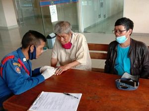 Waduh! 18 Cincin Nyangkut Bikin Jari Rasid Bengkak, Kini Sudah Dilepas