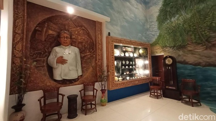 Replika Raja Kretek Nitisemito di Museum Gusjigang Kudus. Nitisemito diusulkan menjadi pahlawan nasional oleh Pemkab Kudus.