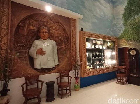 Replika Raja Kretek Nitisemito di Museum Gusjigang Kudus. Nitisemito diusulkan menjadi pahlawan nasional oleh Pemkab Kudus.