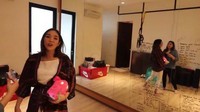 Ruangan penuh kaca ini biasa digunakan Gisel untuk yoga dan olahraga lainnya. Foto: YouTube ITIKK Family