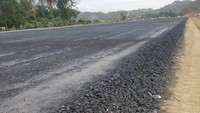 Seluruh proses pembangunan dilakukan dengan pengawasan ketat oleh Dorna Sports, dan juga sesuai standardisasi Federasi Sepeda Motor Internasional (FIM). (Dok. MGPA)