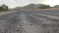 Untuk proses pengerasan lapisan atas aspal yang tebalnya 22 cm baru mencapai 23,77%. (Dok. MGPA)