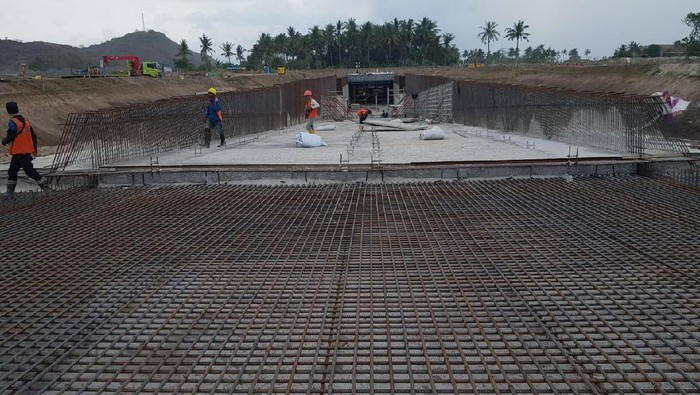 Mandalika Grand Prix Association (MGPA) menargetkan proses konstruksi sirkuit di Mandalika, Lombok Tengah, NTB rampung Juni 2021. Berikut progres pembangunannya.