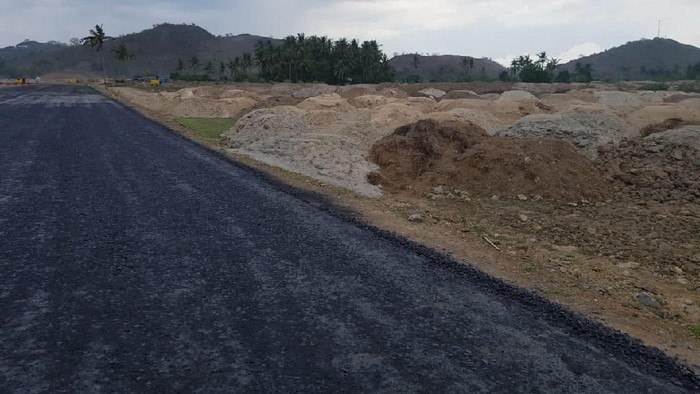 Terbaru! Ini Penampakan Sirkuit MotoGP Mandalika Mandalika Grand Prix Association (MGPA) menargetkan proses konstruksi sirkuit di Mandalika, Lombok Tengah, NTB rampung Juni 2021. Berikut progres pembangunannya.