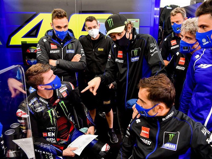 Valentino Rossi melakukan comeback setelah beberapa pekan hilang akibat positif virus corona.