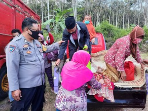 Gunung Merapi Siaga, Ratusan Anak-Lansia di Cangkringan Sleman Mengungsi