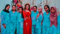 Bukan hanya keluarga inti, semua orang yang ada di dalam keluarga tersebut pun juga dirayakan ulang tahunnya. Mulai dari asisten rumah tangga sampai asisten pribadi masing-masing. (Instagram/@Ashanty)