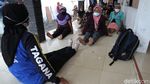 Begini Cara Para Lansia Atasi Stres di Pengungsian