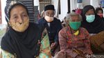Begini Cara Para Lansia Atasi Stres di Pengungsian