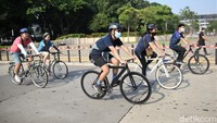 Olahraga yang dilakukan di kawasan GBK pun beragam, mulai dari jogging hingga bersepeda.