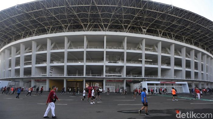 Begini Suasana Kawasan GBK di Hari Minggu Kawasan Komplek Gelora Bung Karno, Jakarta, ramai dikunjungi warga di hari Minggu. Kebanyakan warga datang ke GBK untuk berolahraga. Berikut potretnya.