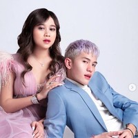 Penyanyi Brisia Jodie juga menjadi salah satu yang lebih memilih untuk menjalin hubungan asmara dengan pria yang merupakan mantan pacar temannya. Brisia Jodie diketahui tengah menjalin hubungan dengan pria bernama Julian Jacob. Julian Jacob sendiri merupakan mantan pacar Marion Jola. Foto: Instagram