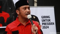 Hal itu disampaikan Giring dalam sebuah video di akun Twitter PSI, @psi_id, Selasa (21/9/2021). Dalam video itu, Giring menjelaskan, dalam krisis, seorang pemimpin adalah panglima yang mengambil tanggung jawab, dan menyampaikan kepada publik secara transparan situasi dan pilihan-pilihan yang dia ambil dalam merespons situasi. Wisma Putra/detikcom  