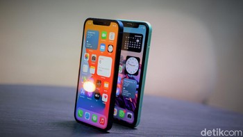 Tapi bezel iPhone 12 lebih tipis dari iPhone 11. Foto: Adi Fida Rahman/detikINET