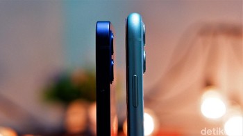 iPhone 12 punya ketebalan 7,4 mm sementara iPhone 11 punya ketebalan 8,3 mm. Foto: Adi Fida Rahman/detikINET