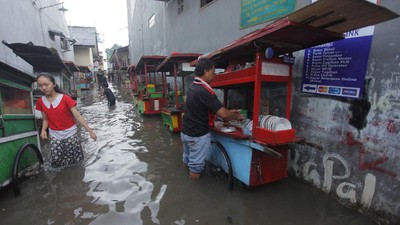 Jakarta Diguyur Hujan Siang Hari,  Kawasan Ini Terendam Banjir