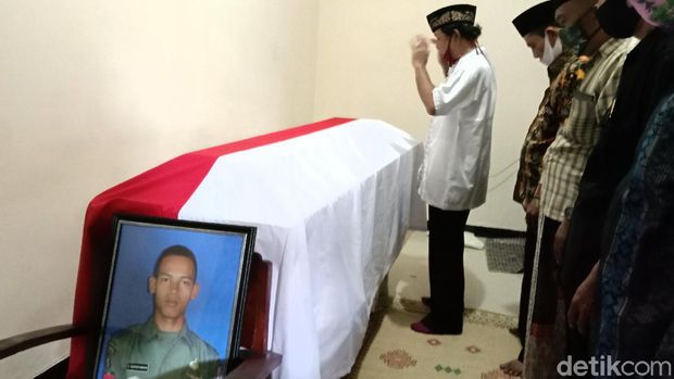 Jenazah Pratu Firdaus tiba di rumah duka Gombong, Kebumen