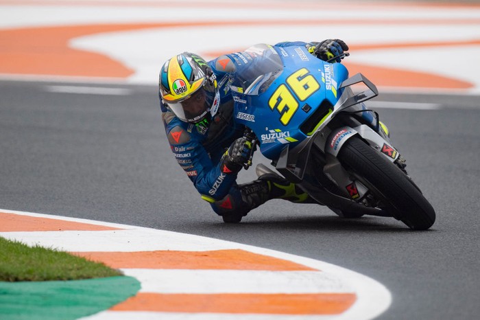 VALENCIA, SPAIN - NOVEMBER 06: Joan Mir of Spain and Team Suzuki ECSTAR rounds the bend during the free practice for the MotoGP of Europe at Comunitat Valenciana Ricardo Tormo Circuit on November 06, 2020 in Valencia, Spain. (Photo by Mirco Lazzari gp/Getty Images)