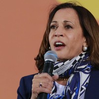 Kamala Harris lahir di Oakloand, California, dari ayah-ibu imigran keturunan India dan Jamaika. Setelah orangtuanya bercerai dia dibesarkan sendiri oleh ibunya, Shyamala Gopalan Harris, seorang peneliti kanker dan aktivis hak sipil. Foto: AFP/Mark Makela