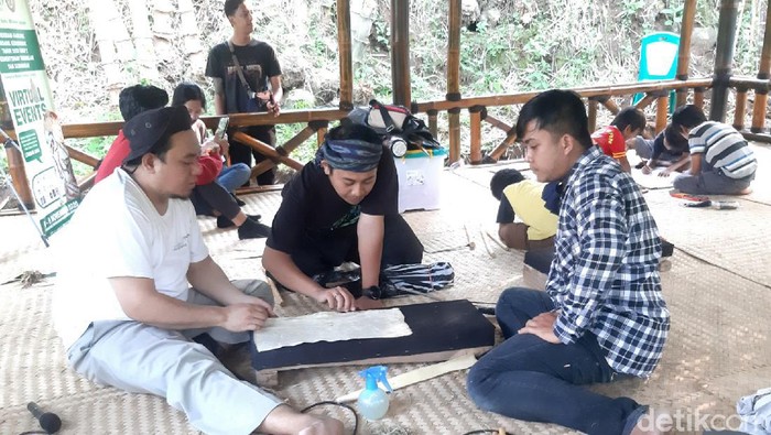 kertas daluang