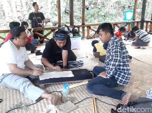 Uniknya Kertas Daluang, Kertas Tradisional Asli Indonesia