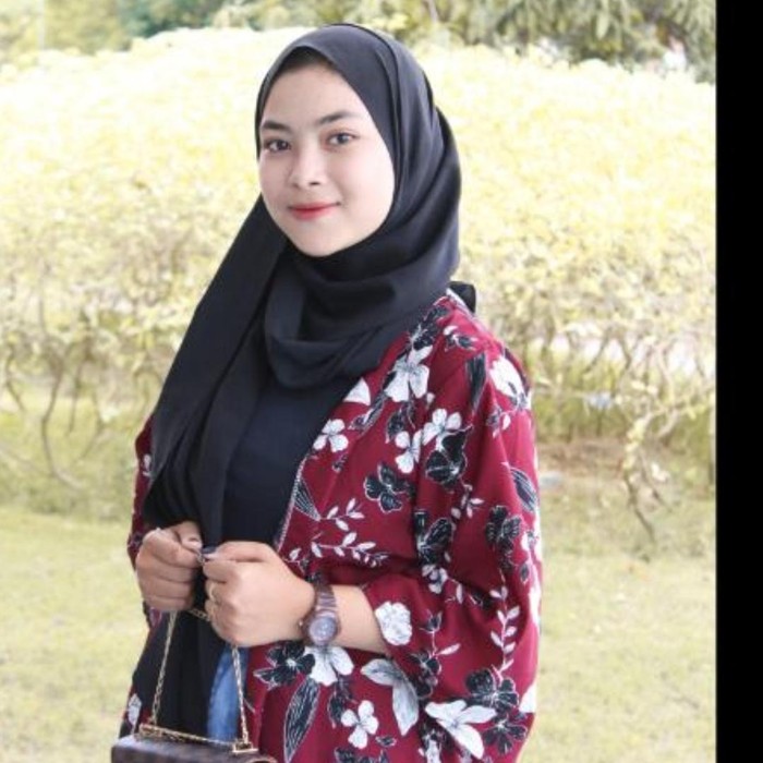 Seorang gadis di Bojonegoro, Lailatus Zuriah (18) viral saat membantu ibunya berjualan kopi. Lalu, apa cita-cita dari gadis lulusan SMK ini?