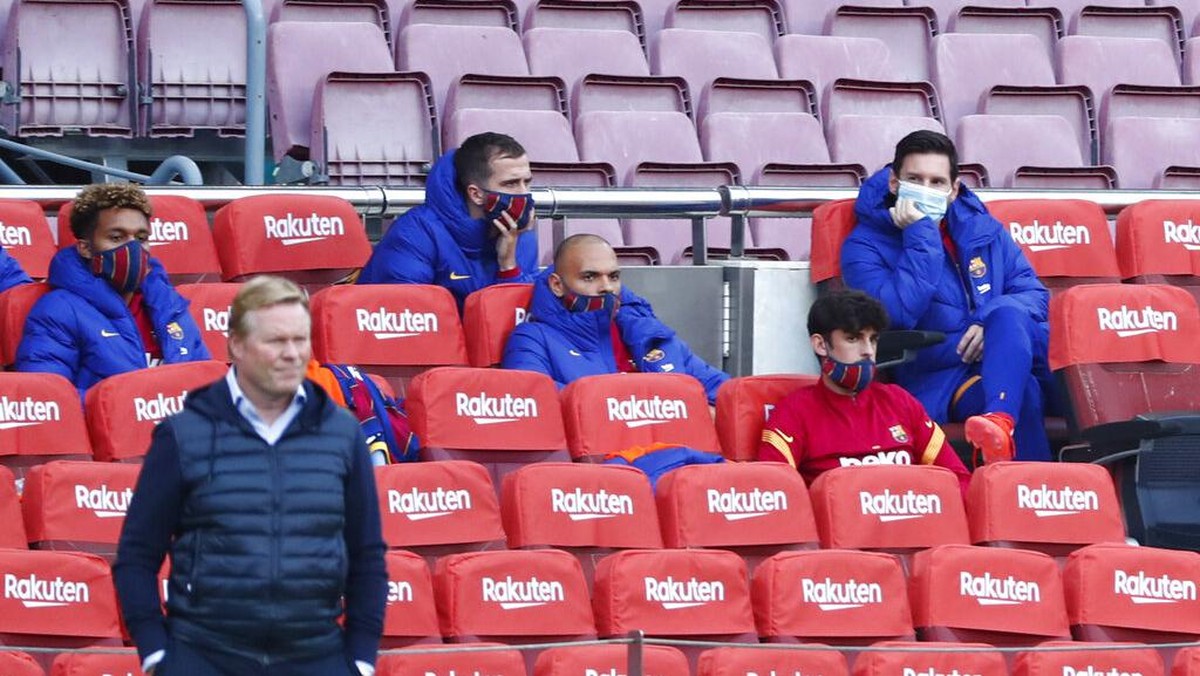 Lionel Messi kok cuma jadi cadangan di laga kontra Real Betis? (AP/Joan Monfort)