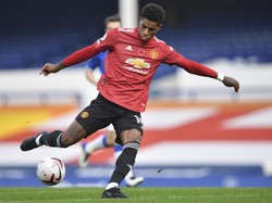 Rashford yang berposisi sebagai penyerang sayap, sudah merasakan bermain dengan striker top dunia lintas generasi (AP)