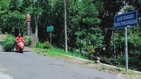 Sejumlah warga yang berada di kawasan rawan bencana Gunung Merapi pun mulai mengungsi guna mengantisipasi terjadinya erupsi.