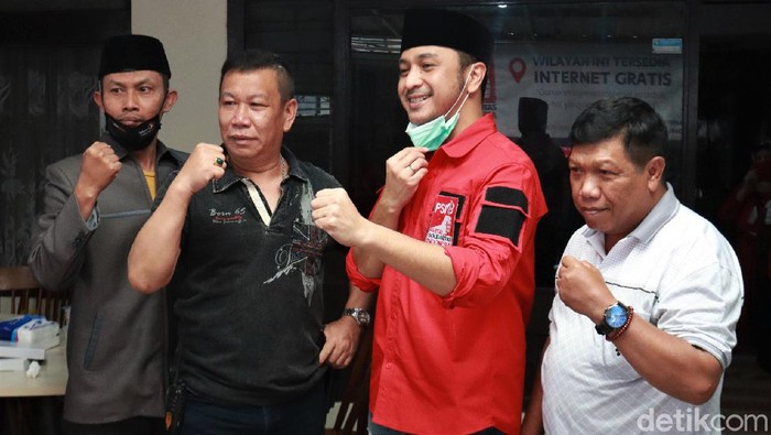 Plt Ketum PSI Giring Ganesha berkunjung ke Kantor DPW PSI Jabar di Bandung. Di sana ia bicara terkait rencananya maju dalam kontestasi Pilpres tahun 2024.