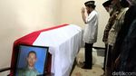 Momen Pemakaman Pratu Firdaus Korban Penembakan di Papua