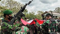 Kepergian untuk selama-lamanya anak ke-3 dari 4 bersaudara pasangan Suwarji (60) dan Rusmini (52) itu membuat keluarha sangat kehilangan. Almarhum masih melajang hingga meninggal dan memiliki saudara kembar bernama Serda Firdaus Kurniawan Widodo yang merupakan TNI AL.