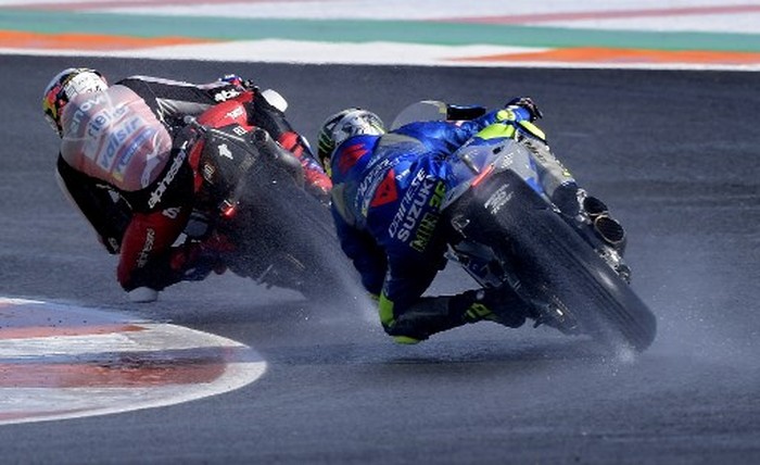 Ducati Team Italian driver Andrea Dovizioso rides ahead of Team SUZUKI ECSTAR Spanish driver Joan Mir during the fourth free practice session of the MotoGP race of the European Grand Prix at the Ricardo Tormo circuit in Valencia on November 7, 2020. (Photo by JOSE JORDAN / AFP)