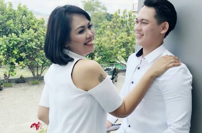 Elly Sugigi sendiri mengakui bahwa hubungannya dengan Irfan Sebaztian itu hanyalah sebuah settingan. Walaupun demikian, Elly sempat baper dan menaruh harapan lebih. Tapi sayang, Irfan justru mengatakan bahwa dirinya tidak pernah berpacaran dengan Elly. Foto: Instagram/@ellysugigi_real_