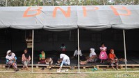 Seperti diketahui, sejumlah warga di kawasan Sleman mulai mengungsi ke tempat yang lebih aman. Pengungsi kelompok rentan berasal dari Dusun Kalitengah Lor yang mengungsi secara mandiri pada Sabtu (7/11).