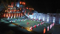 Pada malam hari, Machu Picchu akan mengadakan petunjukan seni untuk para pengunjung.