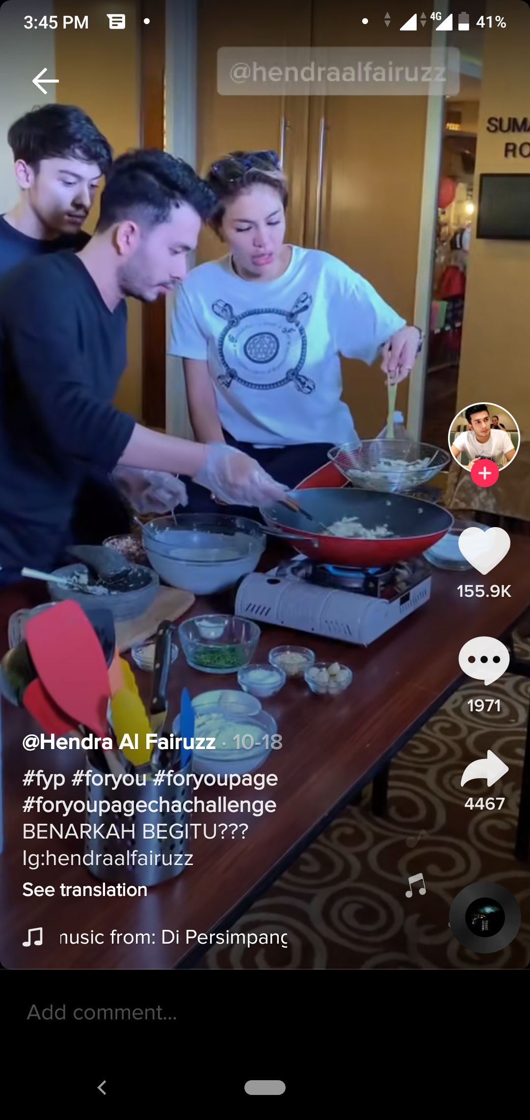 Viral Pria Ganteng Jualan Peyek, Berawal dari Kamar Kost