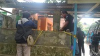 Sementara itu, Kasat Reskrim Polres Pekalongan AKP Akhwan Nadzirin mengaku menerima laporan dari warga soal keberadaan dua buaya tersebut pada 28 Oktober lalu.