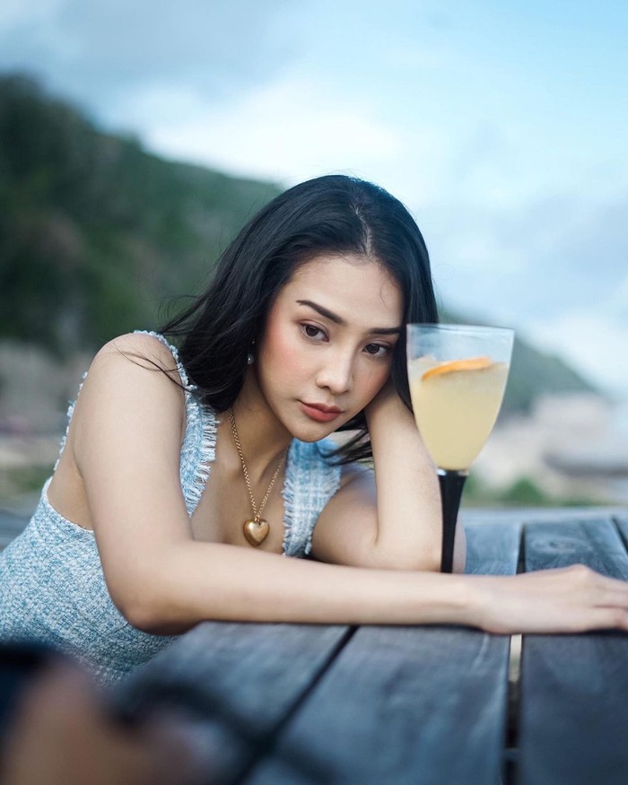 Cantiknya Anya Geraldine Berbusana Tradisional Bali