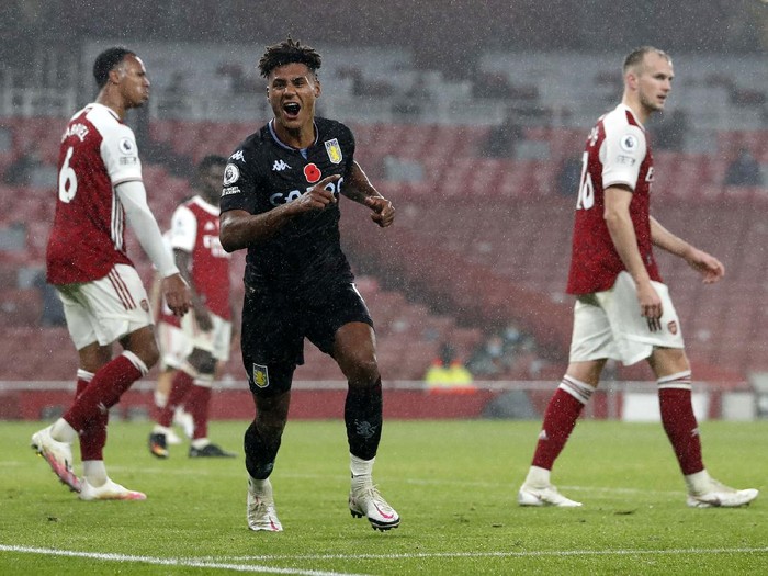 Arsenal tampil melempem di kandang sendiri. The Gunners dikalahkan Aston Villa dengan skor 0-3.