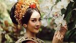 Cantiknya Anya Geraldine Berbusana Tradisional Bali