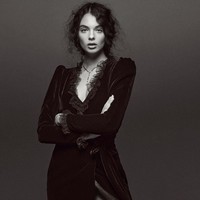 Nama Deva Cassel sebagai seorang model memang belum terlalu bergaung. Tapi ia sudah dipercaya untuk menjadi model majalah Elle Perancis. Bukan hanya mengisi halaman, wajah cantiknya terpampang di sampul. Foto: Instagram