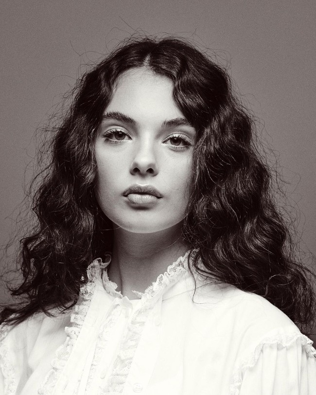 Banyak anak artis yang ikut terjun ke dunia entertainment. Tampaknya Deva Cassel akan segera menyusul. Anak dari mantan pasangan pemain film Monica Belluci dan Vincent Cassel itu baru-baru ini didaulat jadi model sampul majalah. Foto: Instagram