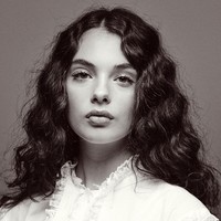 Banyak anak artis yang ikut terjun ke dunia entertainment. Tampaknya Deva Cassel akan segera menyusul. Anak dari mantan pasangan pemain film Monica Belluci dan Vincent Cassel itu baru-baru ini didaulat jadi model sampul majalah. Foto: Instagram